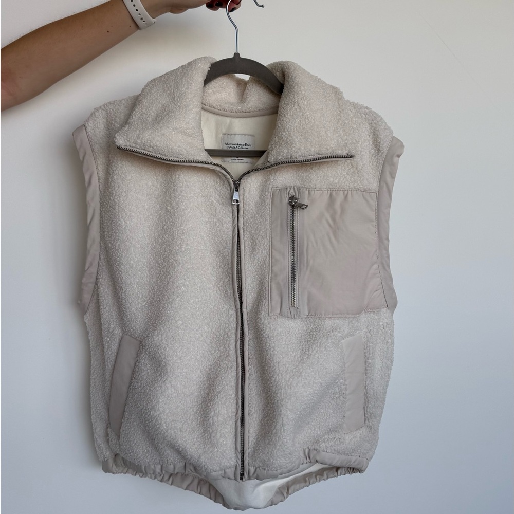 Abercrombie Rich Cream Sherpa Vest